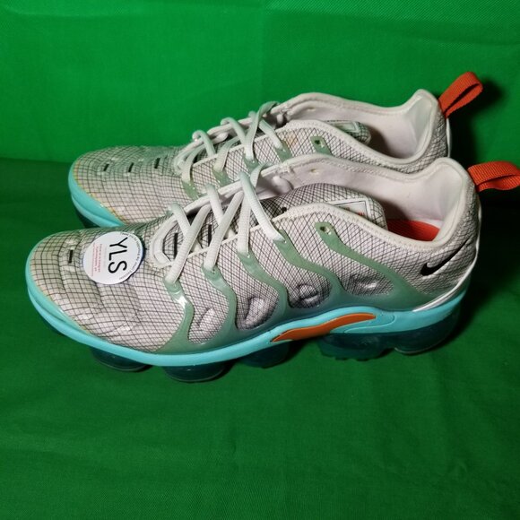 Nike Air VaporMax Plus Mens Size 9.5 Gray Green Athletic Running Shoes Sneakers - Picture 2 of 15